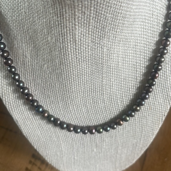 Fresh water pearl peacock pearl necklace in 17” - Picture 2 of 6